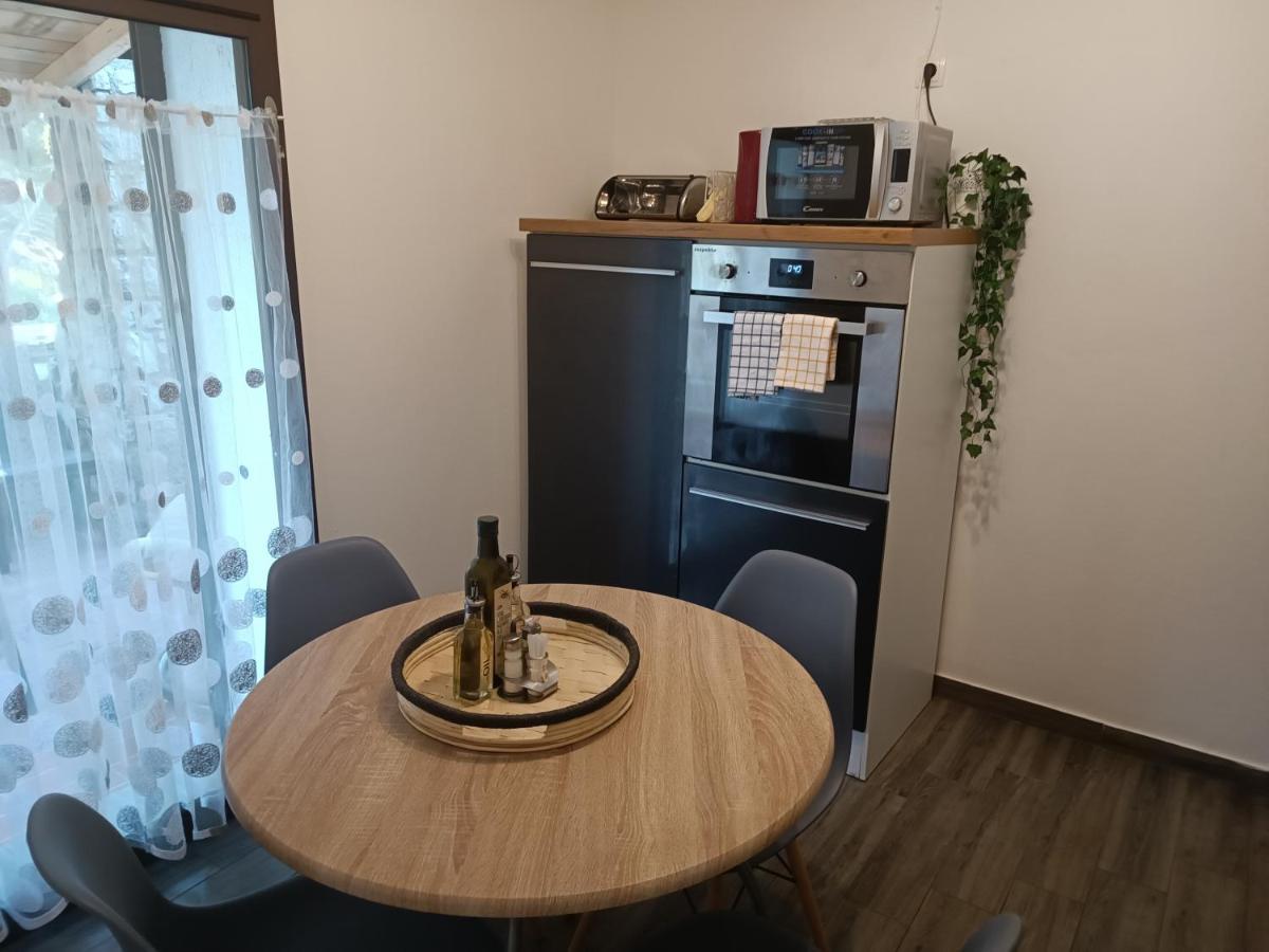 Apartman Hric -50M Od Plaze- Mali Lošinj Buitenkant foto