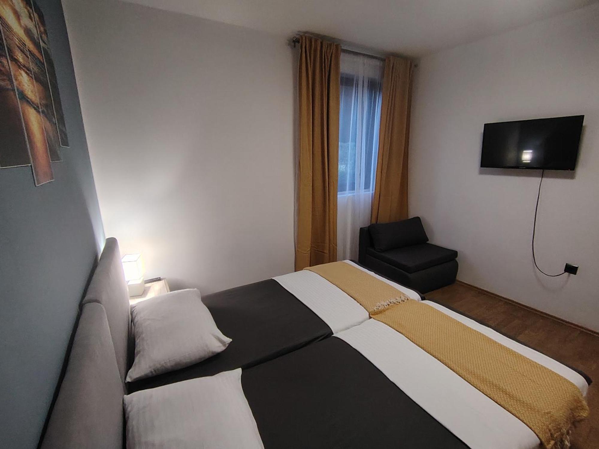 Apartman Hric -50M Od Plaze- Mali Lošinj Buitenkant foto